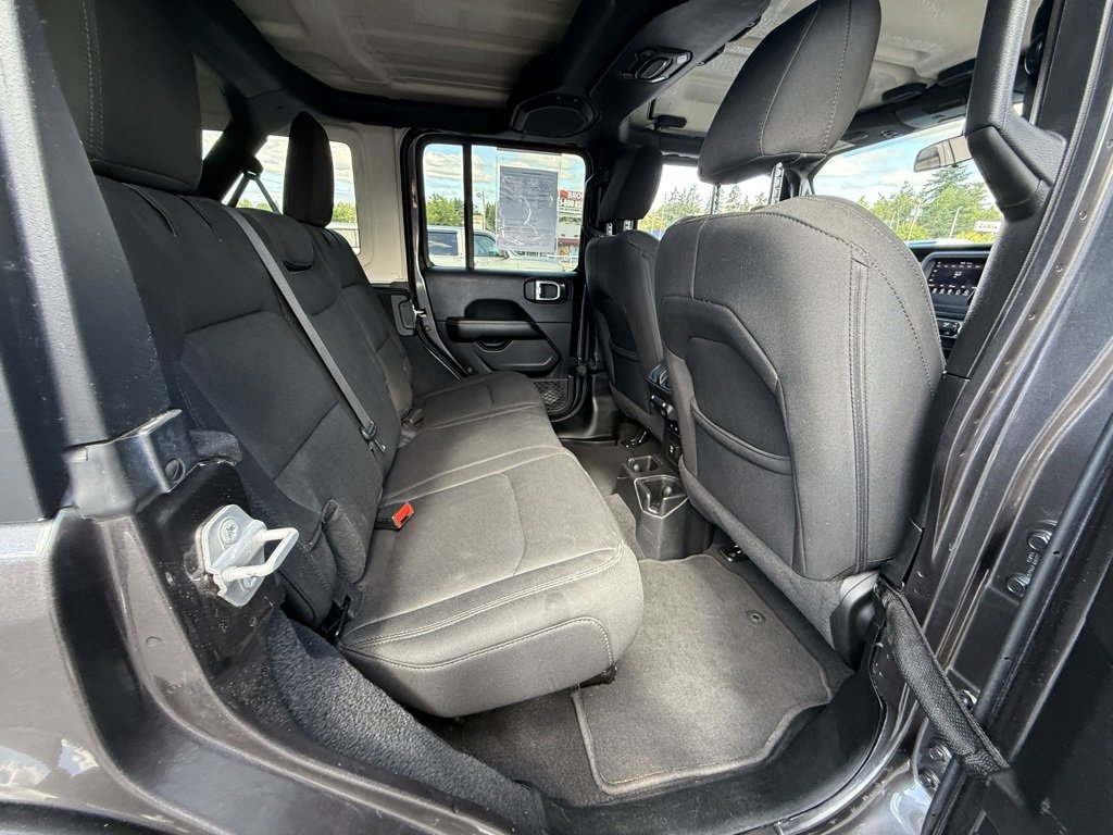 Used 2020 Jeep Wrangler Unlimited Sahara image 32