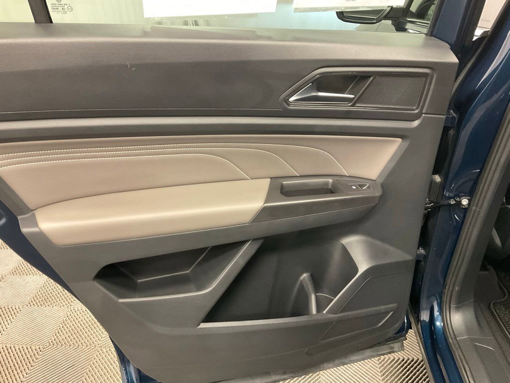 Used 2023 Volkswagen Atlas Cross Sport SEL AWD/4WD image 32