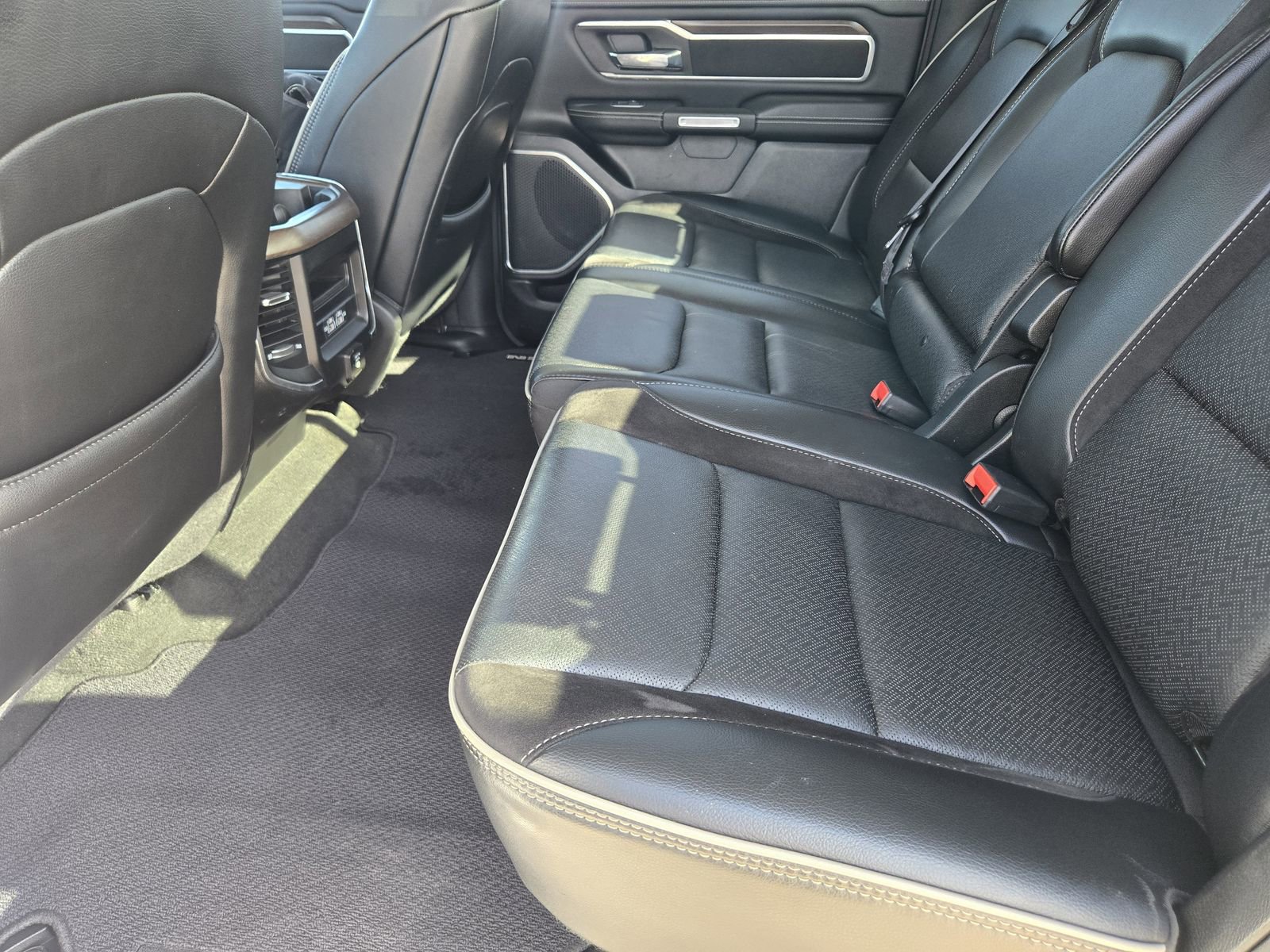 Used 2021 RAM 1500 Laramie RWD image 32