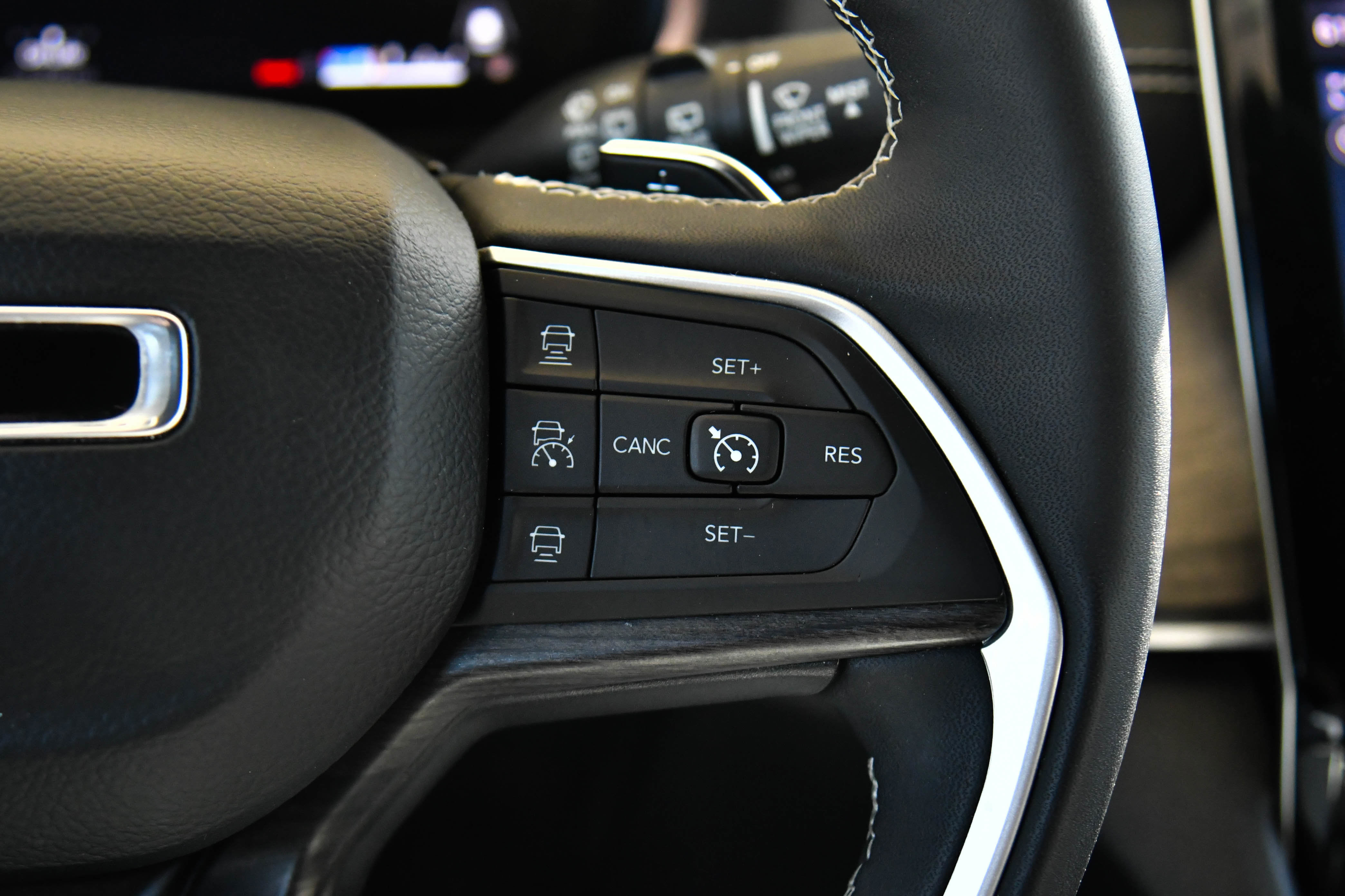 Used 2024 Jeep Grand Cherokee L Limited w/ Luxury Tech Group II image 38