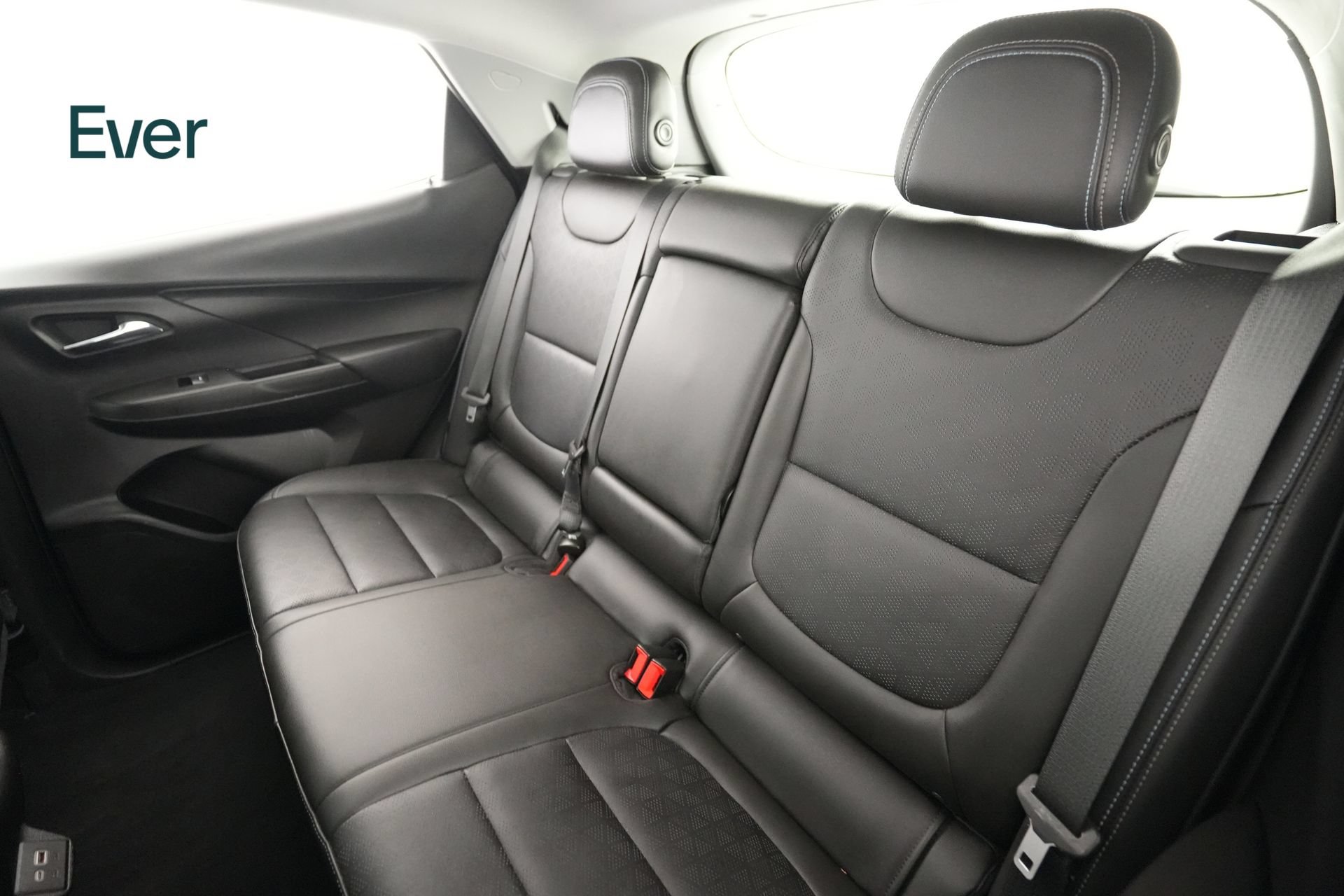 Used 2023 Chevrolet Bolt LT w/ Infotainment Package FWD image 24