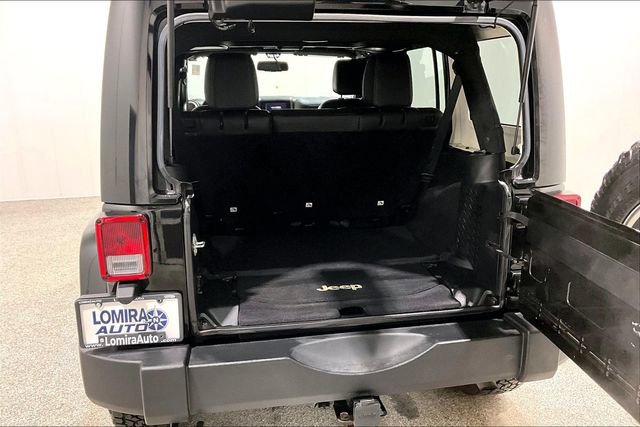 Used 2016 Jeep Wrangler Unlimited Rubicon w/ Connectivity Group image 40