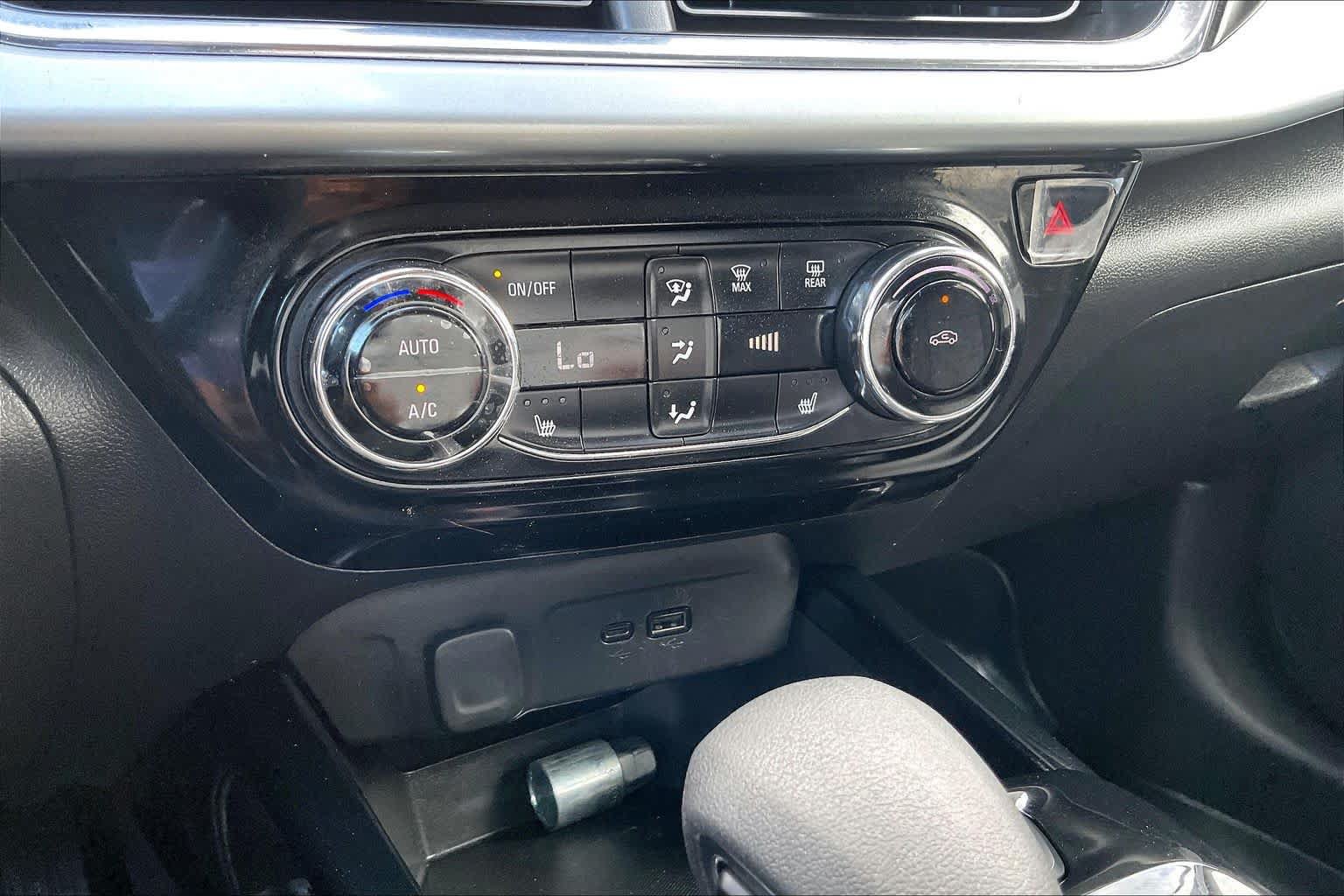 Used 2025 Chevrolet Trax LT w/ Driver Confidence Package FWD image 34