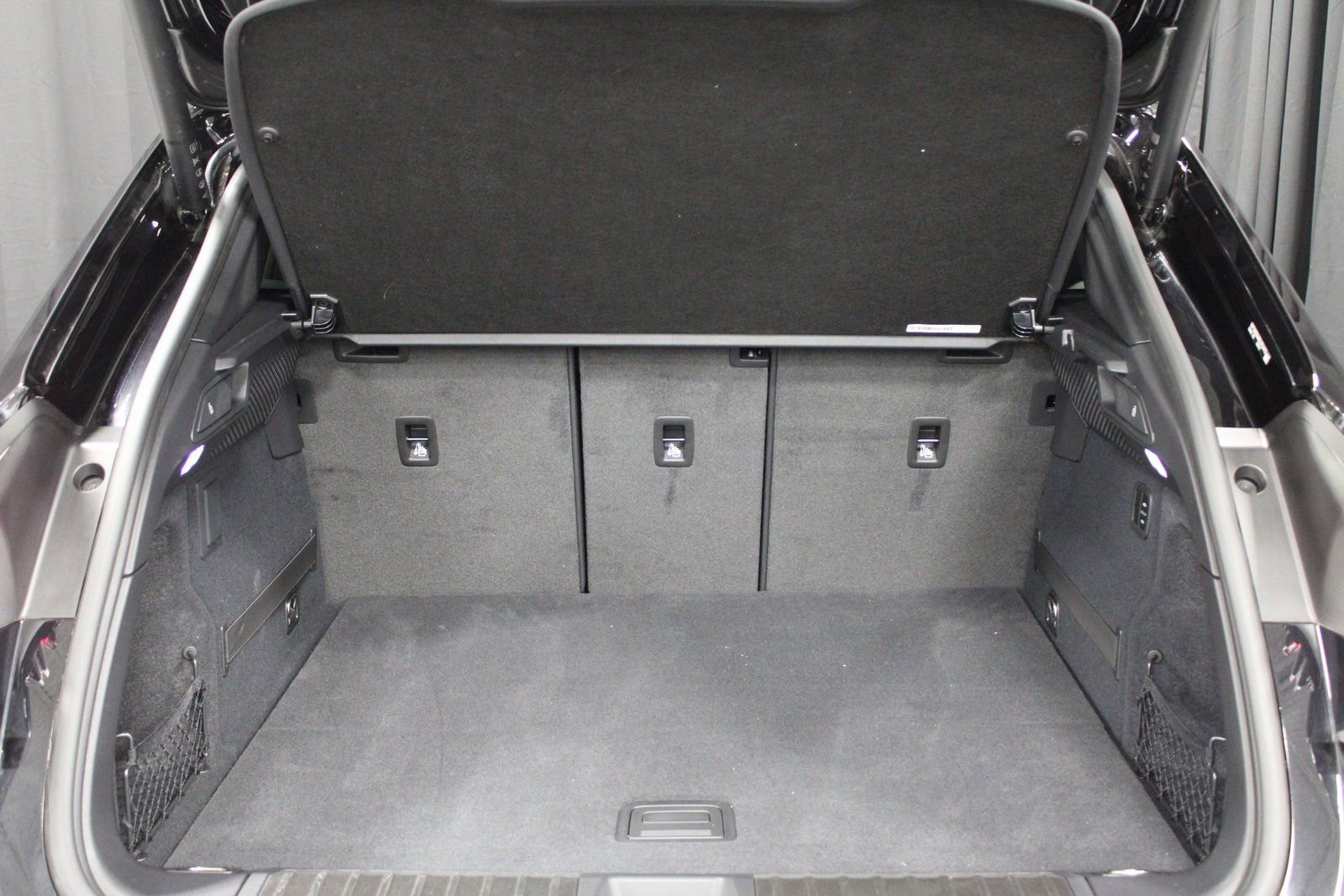 Certified 2025 Porsche Macan Electric image 20