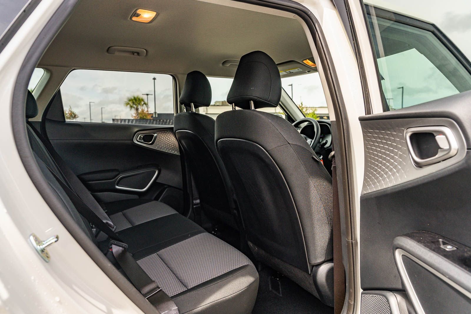 Used 2025 Kia Soul LX w/ LX Technology Package FWD image 14