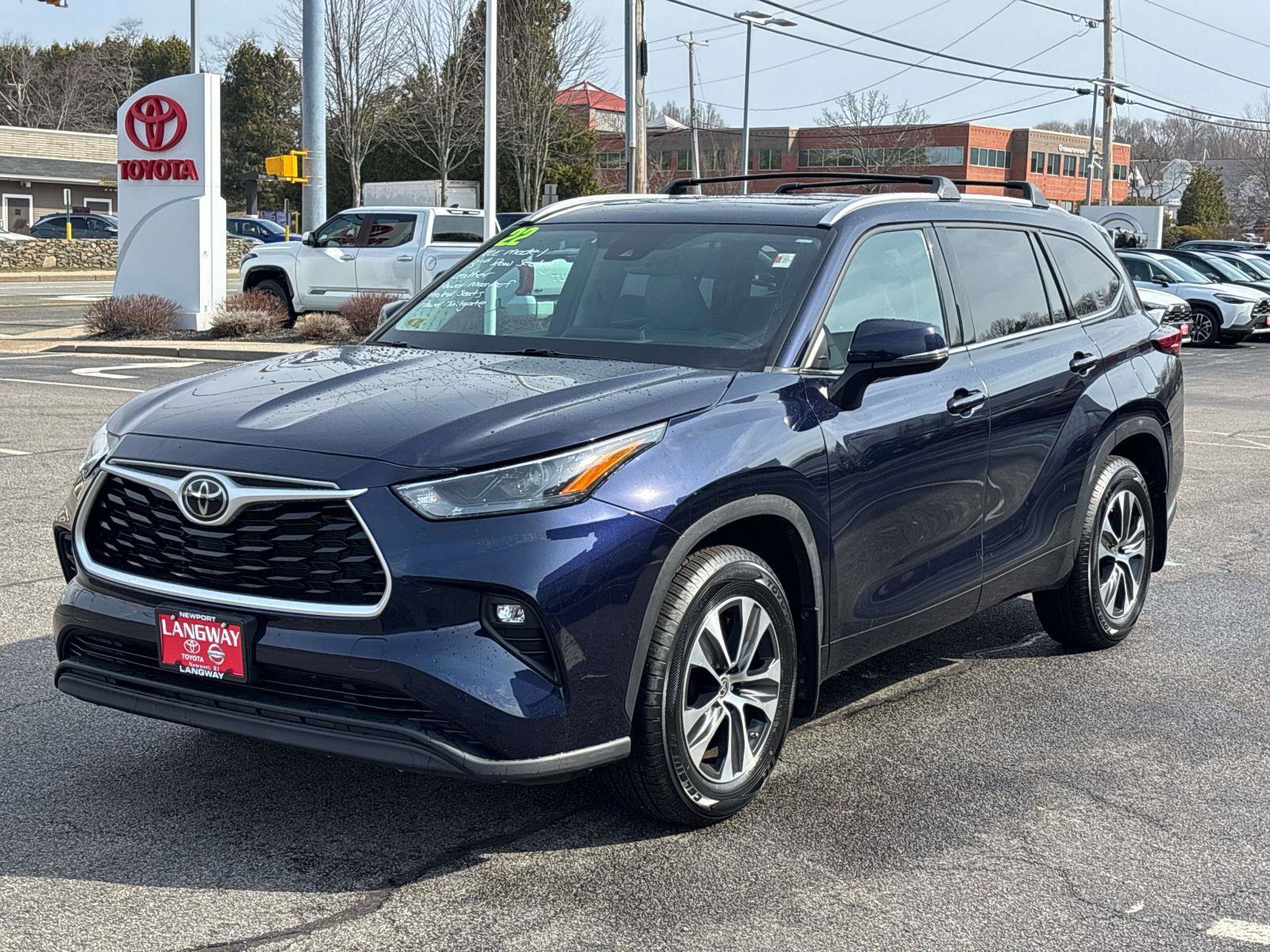 Used 2022 Toyota Highlander XLE AWD/4WD image 6