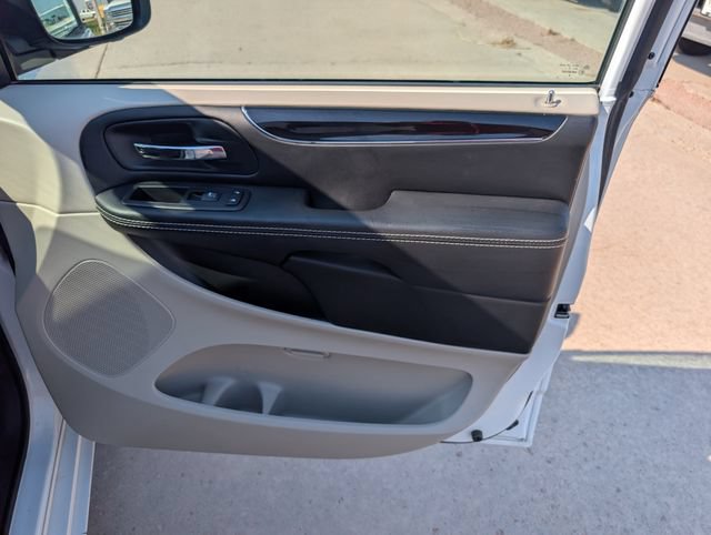 Used 2016 Dodge Grand Caravan SE FWD image 28