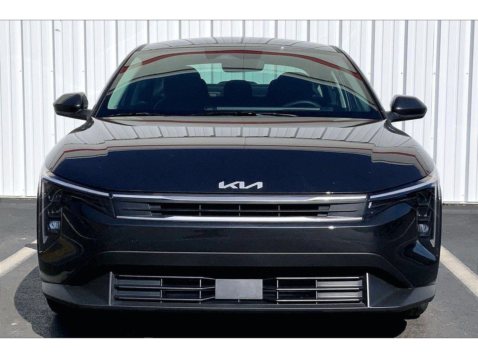 Used 2025 Kia K4 LX image 3