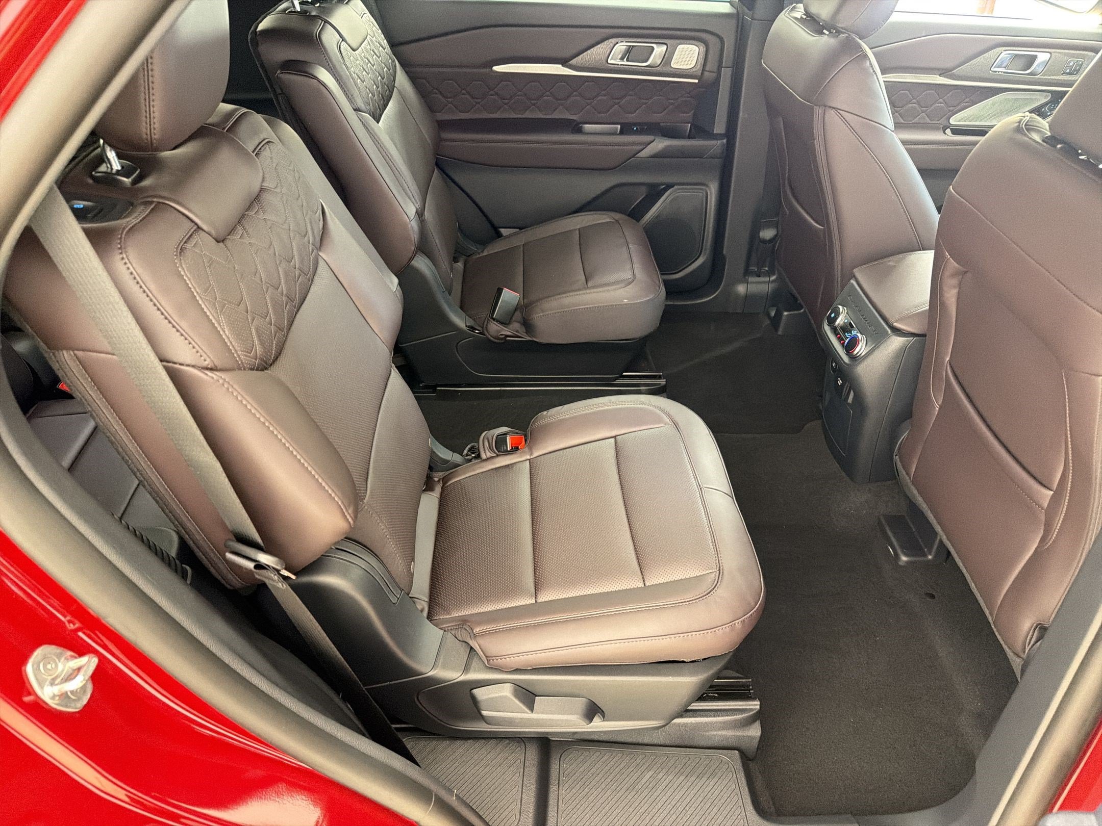 New 2026 Ford Explorer Platinum w/ LUX Leather Package AWD/4WD image 27