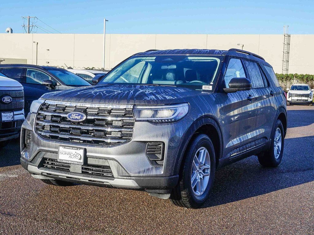New 2026 Ford Explorer Active RWD image 3