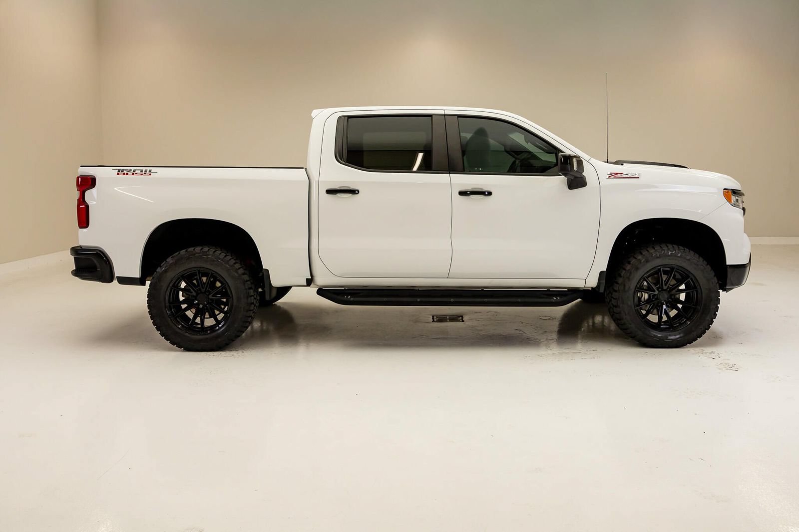 Used 2022 Chevrolet Silverado 1500 LT Trail Boss w/ LT Trail Boss Premium Package AWD/4WD image 11