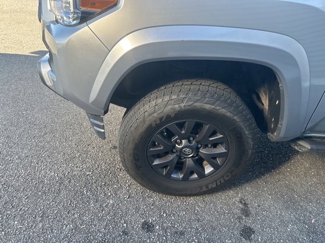 Used 2020 Toyota Tacoma SR5 image 10
