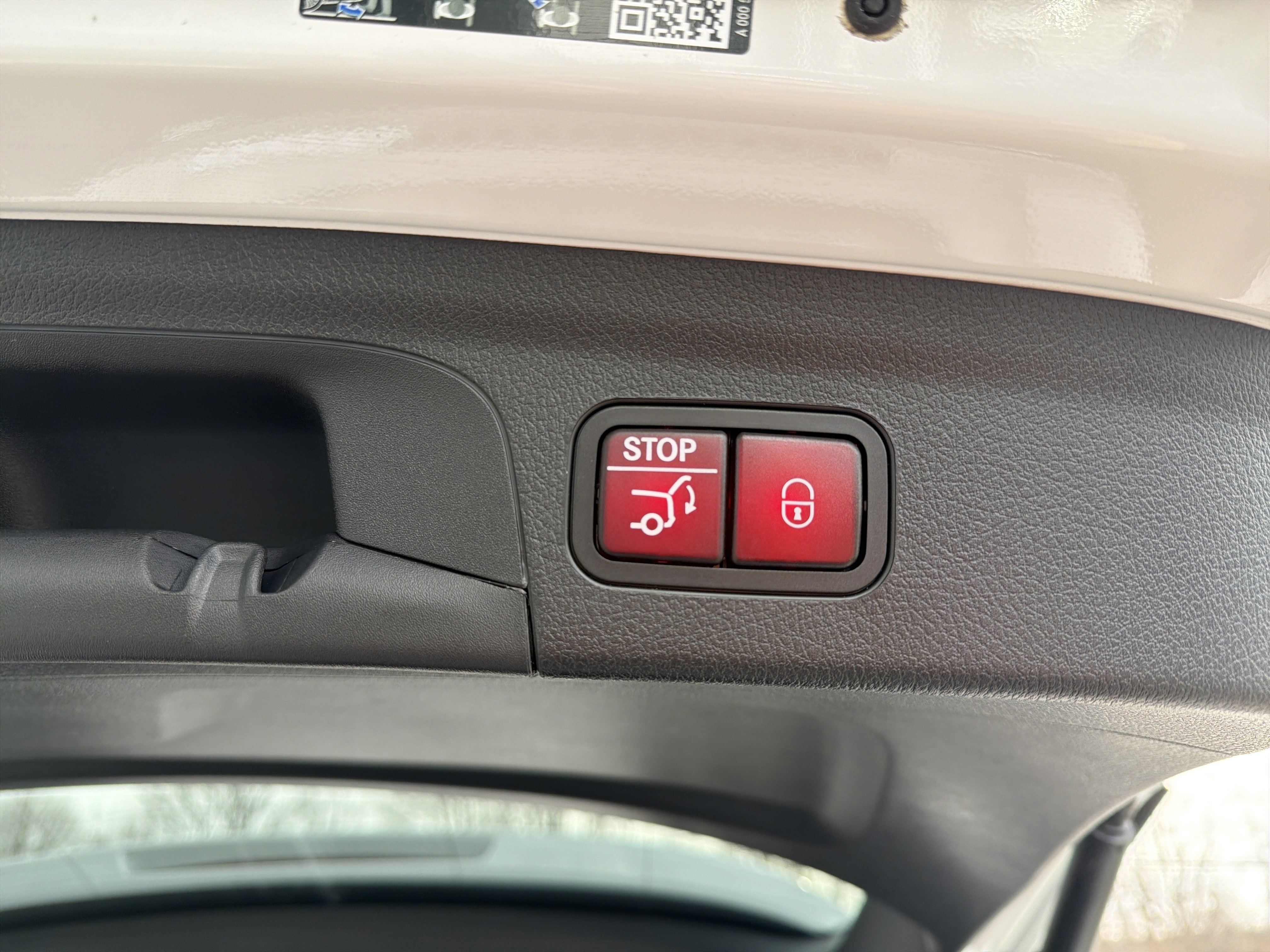 Certified 2025 Mercedes-Benz GLE 450e 4MATIC image 30