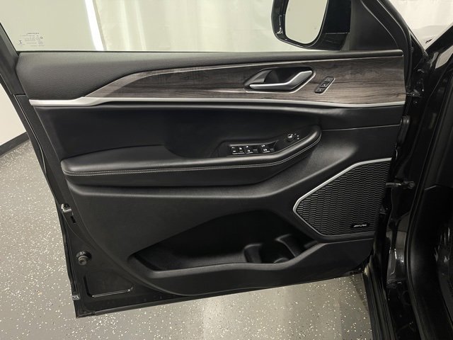 Used 2021 Jeep Grand Cherokee L Limited w/ Trailer Tow Package image 9