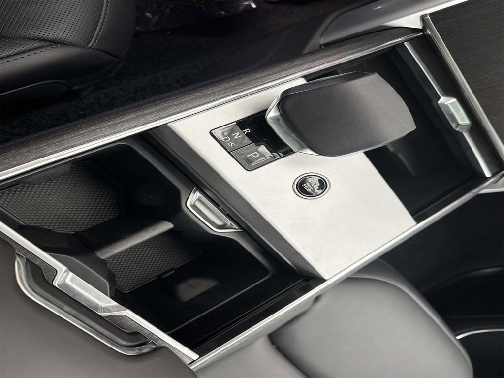 New 2025 Land Rover Range Rover SE image 24