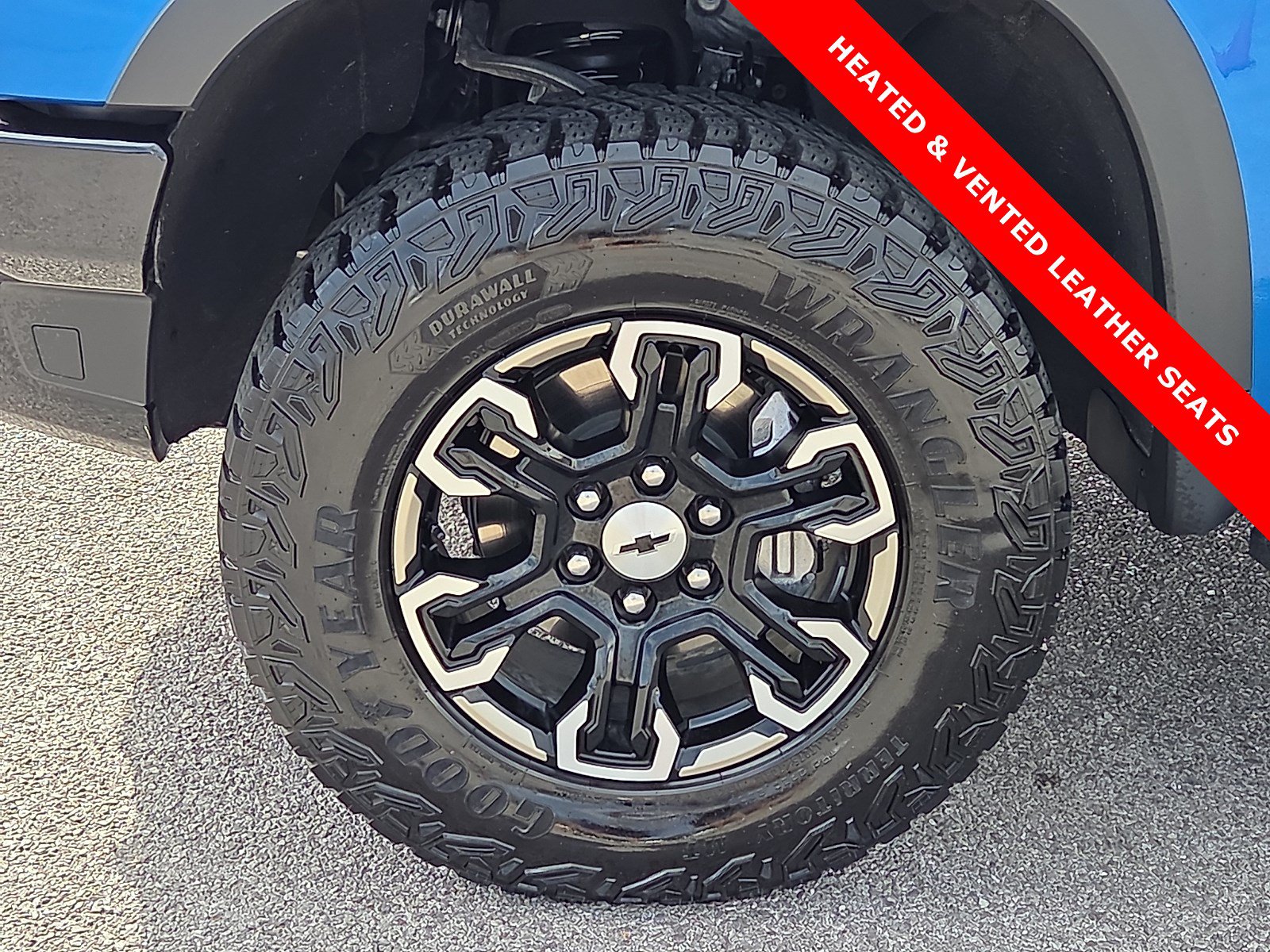 Used 2023 Chevrolet Silverado 1500 ZR2 w/ Technology Package AWD/4WD image 7