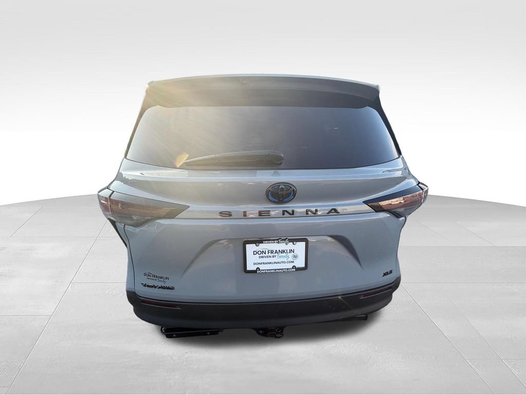 Used 2025 Toyota Sienna XLE Woodland Edition AWD/4WD image 5