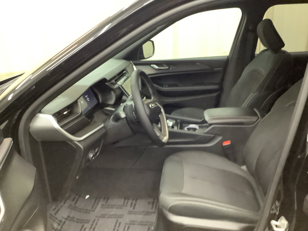 New 2025 Jeep Grand Cherokee L Laredo image 15