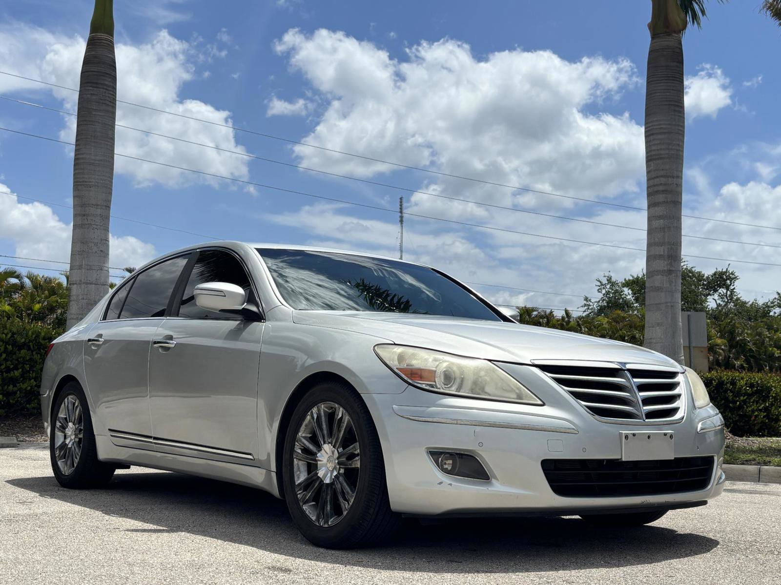 Used 2009 Hyundai Genesis 4.6 w/ Technology Pkg 5 RWD image 4