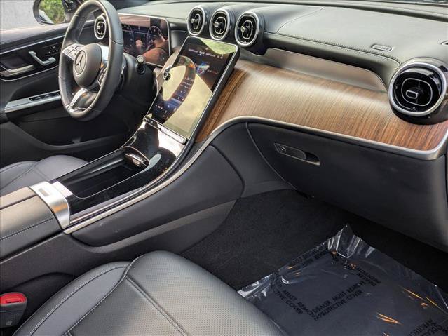 Used 2025 Mercedes-Benz GLC 300 4MATIC image 21