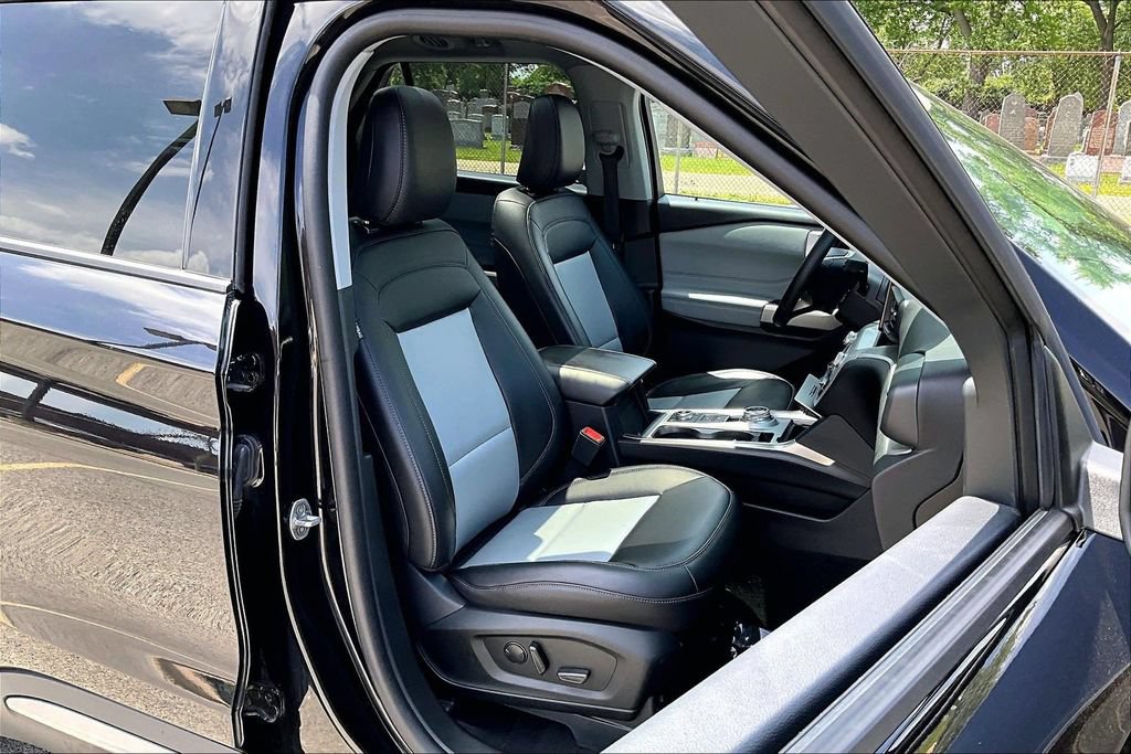 Certified 2024 Ford Explorer XLT w/ Equipment Group 202A AWD/4WD image 7