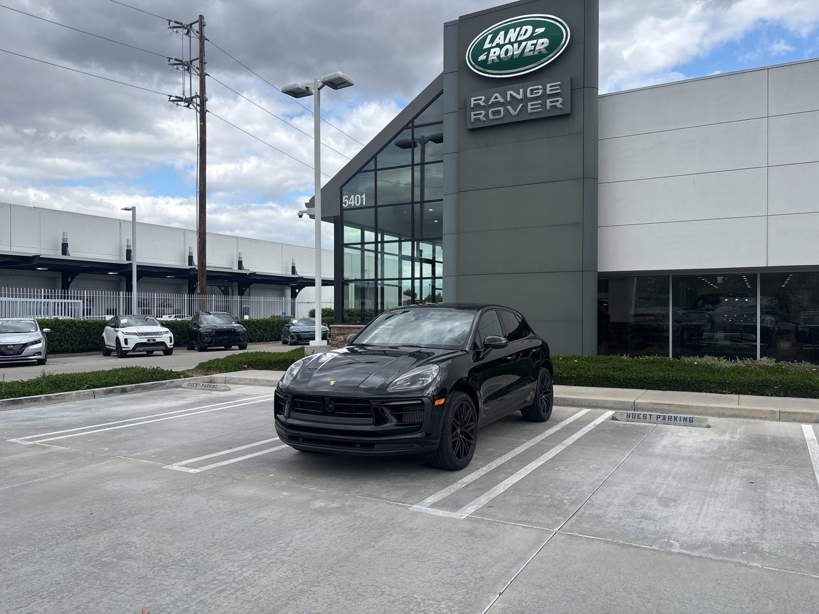 Used 2024 Porsche Macan S AWD/4WD image 1