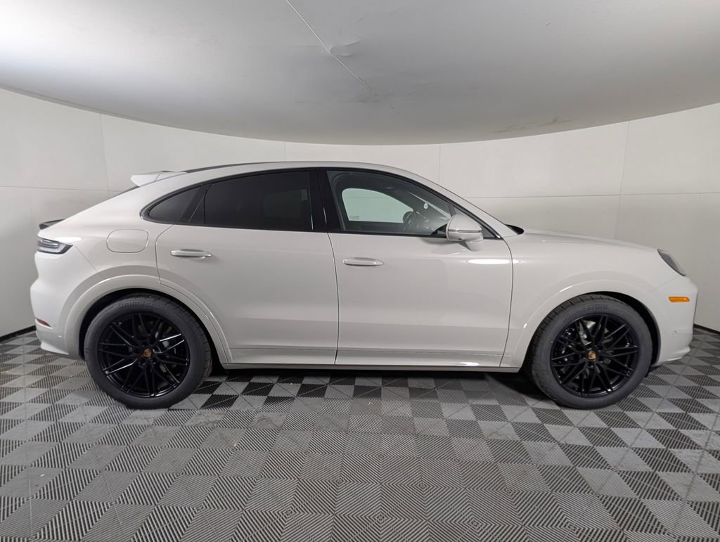 New 2026 Porsche Cayenne GTS image 8