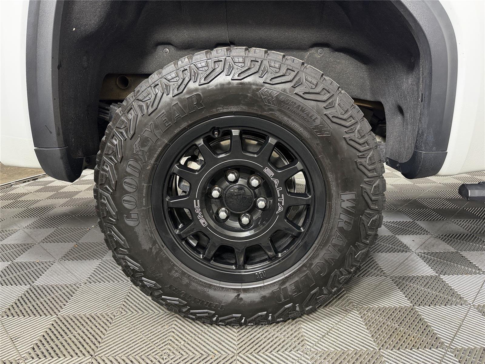 Certified 2024 GMC Sierra 1500 AT4X w/ AT4X AEV Edition AWD/4WD image 15