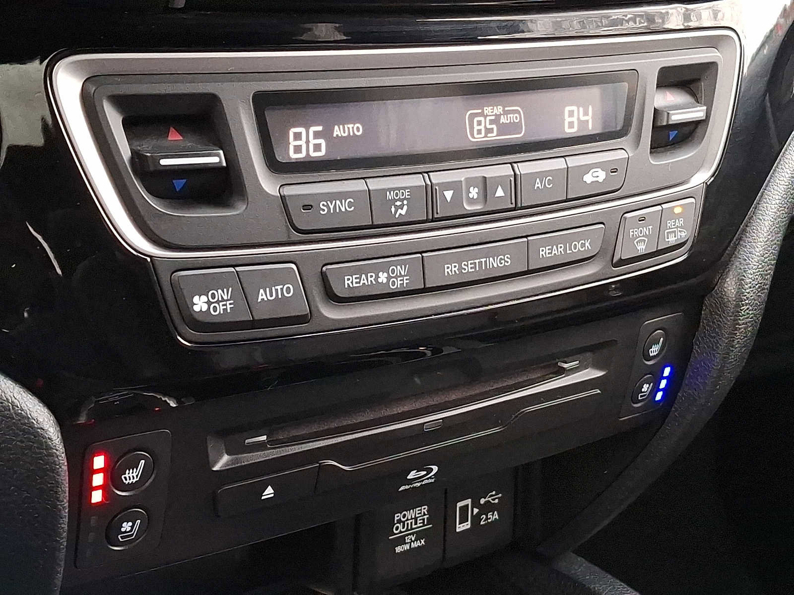 Used 2022 Honda Pilot Black Edition image 16
