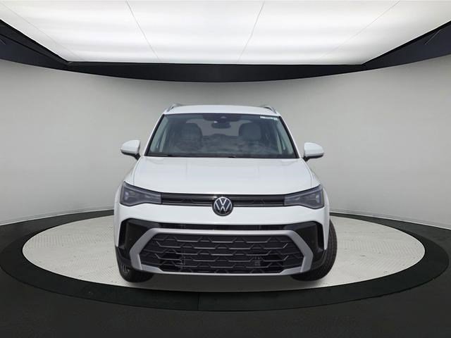 New 2026 Volkswagen Taos SE image 2