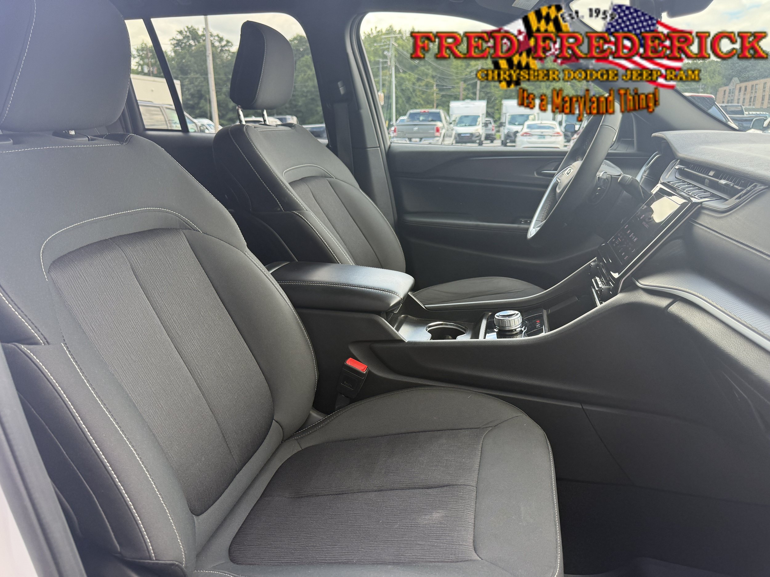 Used 2025 Jeep Grand Cherokee Laredo X w/ Trailer Tow Package AWD/4WD image 14