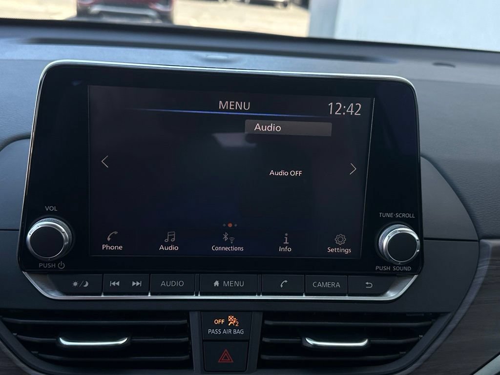 Used 2025 Nissan Altima 2.5 SV FWD image 21