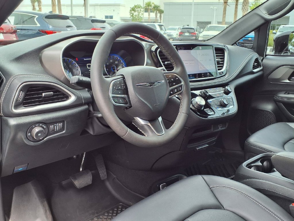 Used 2026 Chrysler Pacifica Select FWD image 20