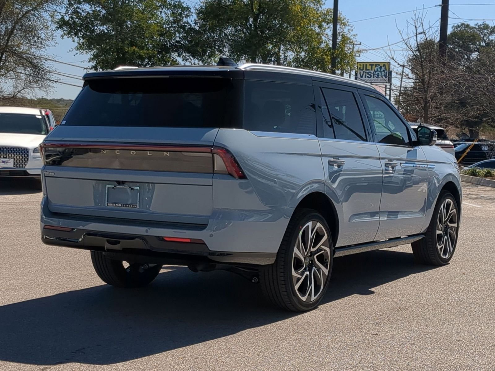 New 2026 Lincoln Navigator Reserve image 3
