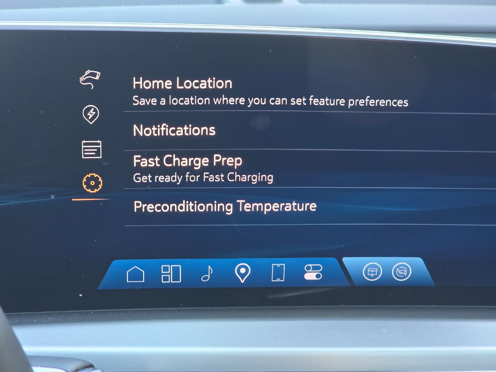 Certified 2025 Cadillac Lyriq Luxury w/ LPO, Floor Liner Package AWD/4WD image 15