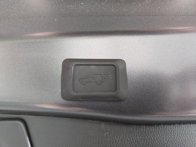 Used 2025 Toyota RAV4 XLE Premium image 33
