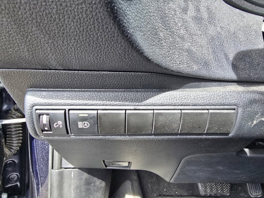 Used 2023 Toyota Corolla LE w/ Carpet Mat Package (TMS) image 17