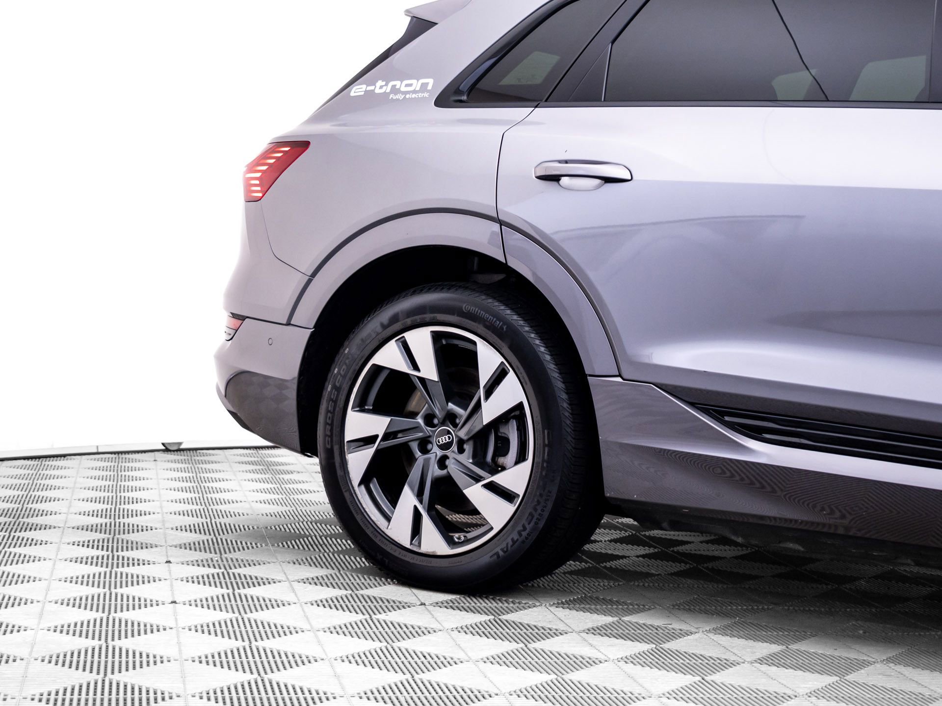 Used 2022 Audi e-tron Premium AWD/4WD image 35