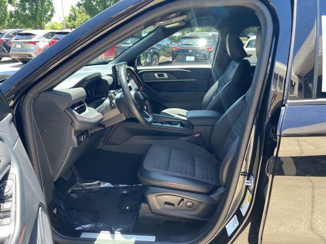 Used 2025 Ford Explorer ST-Line w/ ST-Line Street Pack AWD/4WD image 9