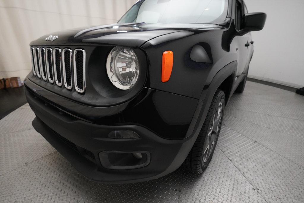 Used 2017 Jeep Renegade Latitude w/ Cold Weather Group AWD/4WD image 22