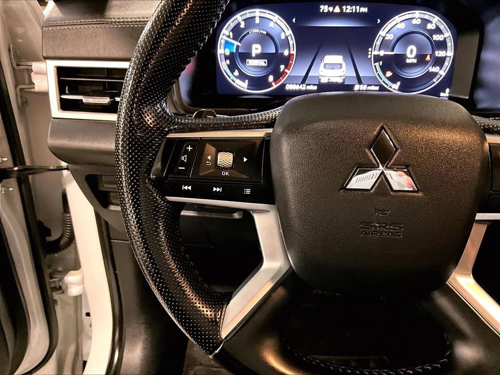 Used 2024 Mitsubishi Outlander SE AWD/4WD image 24