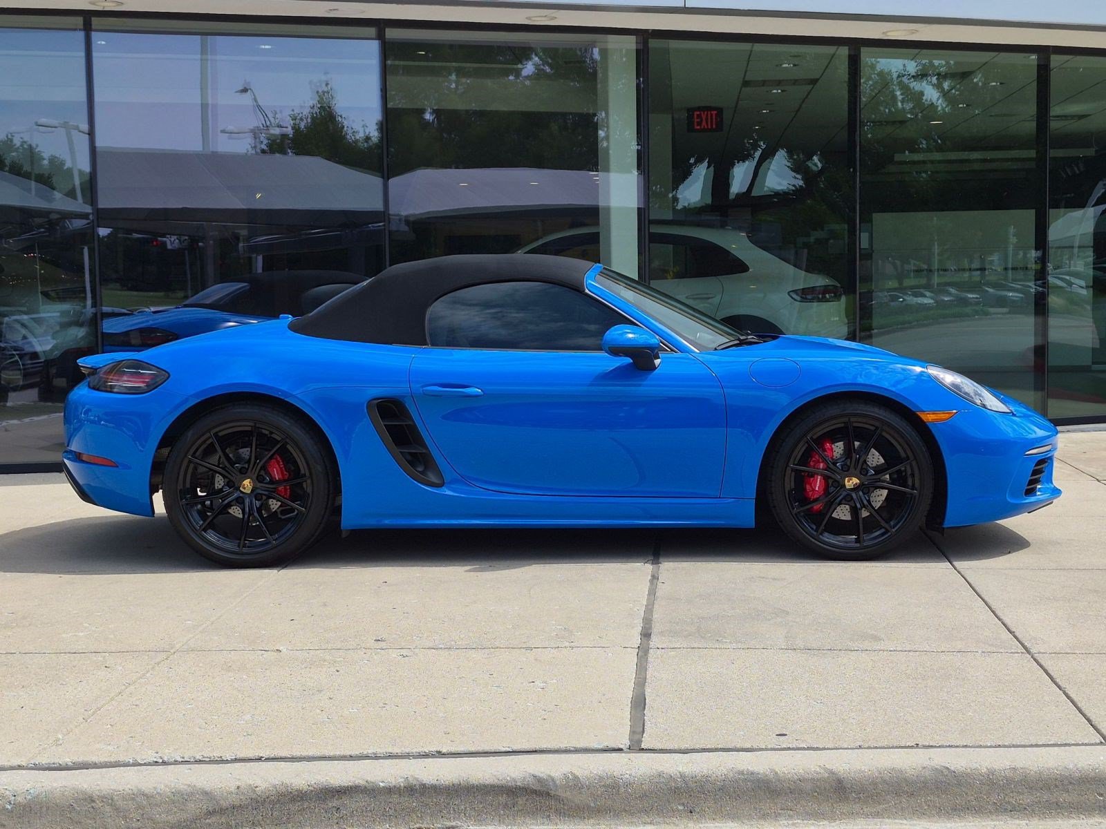 Certified 2025 Porsche 718 Boxster S RWD image 8