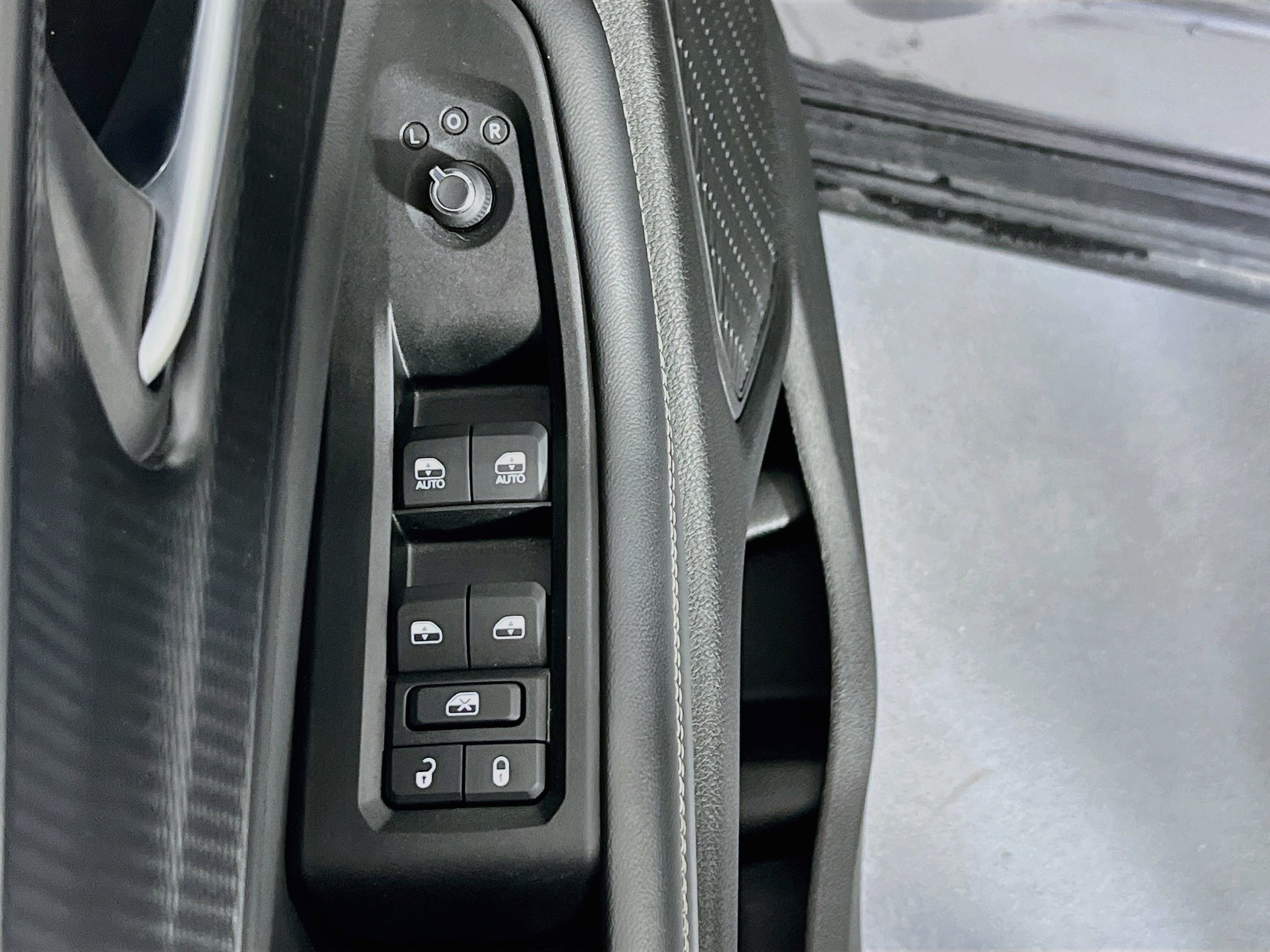 Used 2023 Jeep Grand Cherokee Laredo AWD/4WD image 17