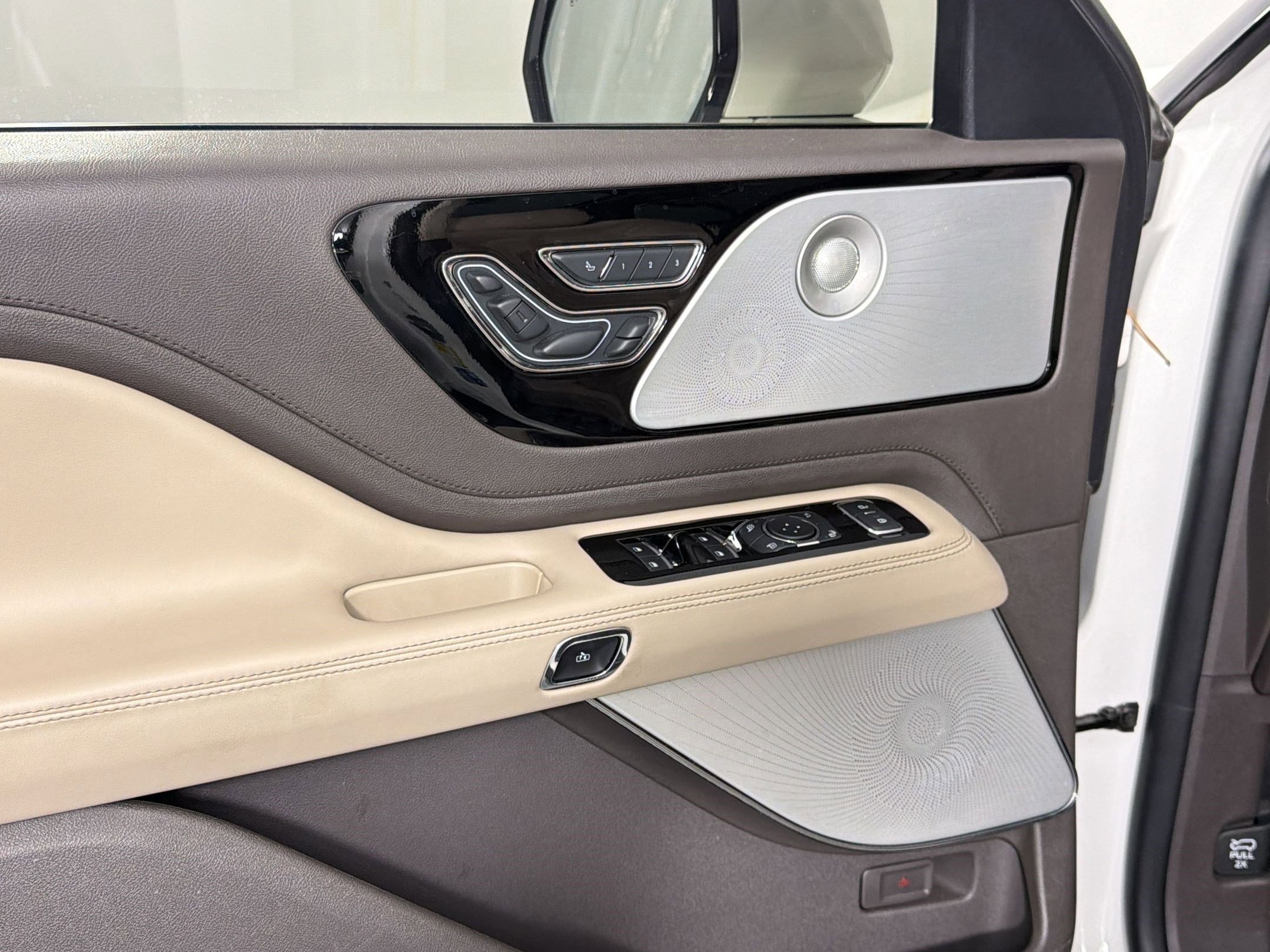 Used 2021 Lincoln Aviator Reserve w/ Equipment Group 210A image 15