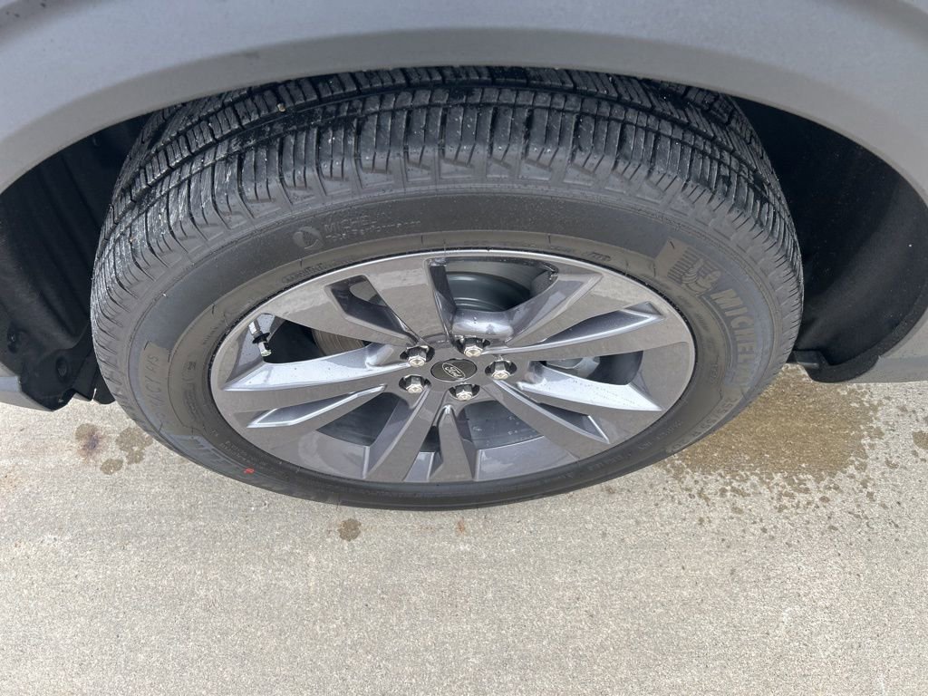 Used 2026 Ford Explorer Active w/ Active Comfort Package image 32