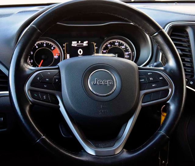 Used 2020 Jeep Cherokee Latitude w/ Cold Weather Group image 16