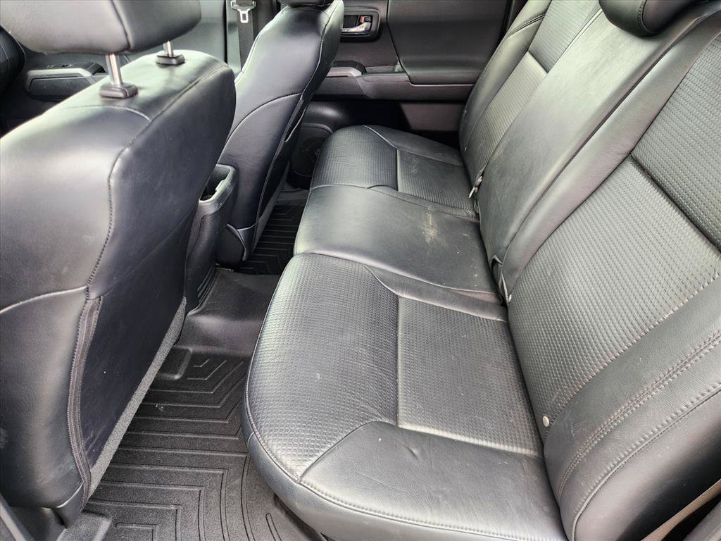 Used 2020 Toyota Tacoma TRD Sport w/ TRD Premium Sport Package AWD/4WD image 14