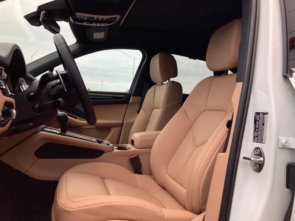Used 2025 Porsche Macan AWD image 5
