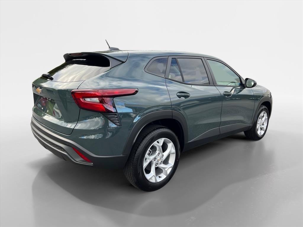 Used 2026 Chevrolet Trax LS w/ LS Convenience Package FWD image 5
