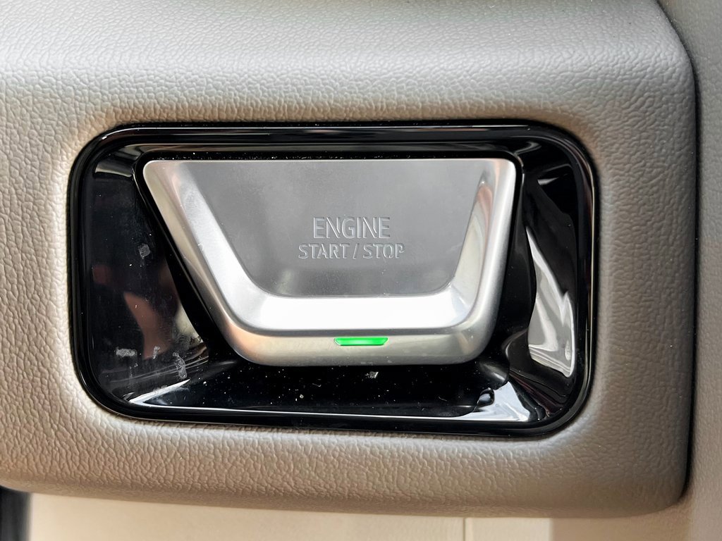 Used 2025 GMC Yukon XL Denali image 8